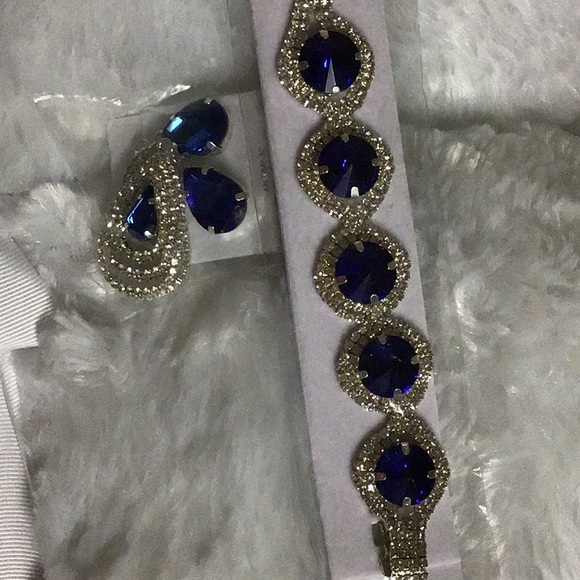 2pcs Beautiful lightly bracelet and earrings set - Picture 2 of 4